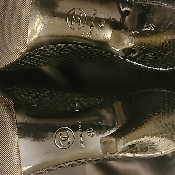 Authentic Chanel Heels. Shoes come with the Chanel box, dust bag, and ribbon. - Picture 4 of 7